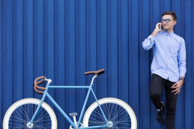 Yeşil genç işadamı