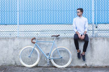 Hipster trendy bisikleti ile