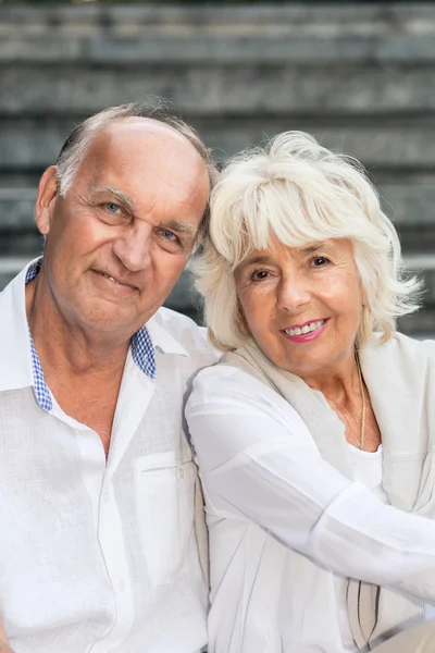 Sonriente matrimonio de ancianos —  Fotos de Stock