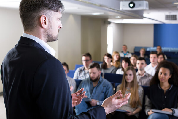 Хороший учитель настоящее сокровище.
