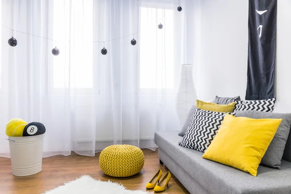 Huge bucket in a living room? Why not! — Stock Photo, Image