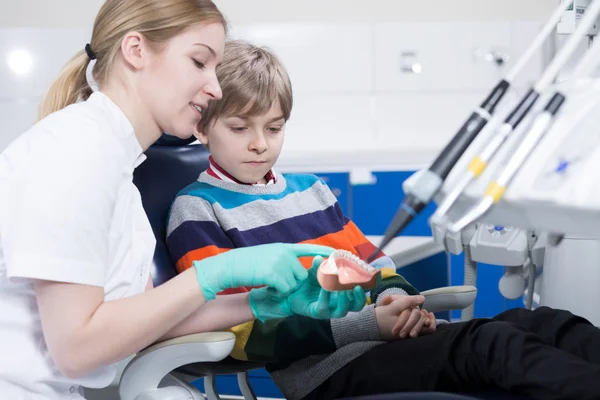 Därför bör du ta en bra hand om dina tänder — Stockfoto