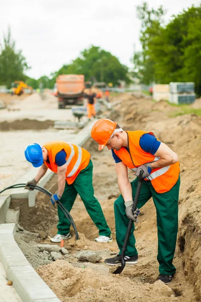 Arbetar på väg — Stockfoto