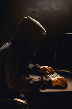 hacker iş başında