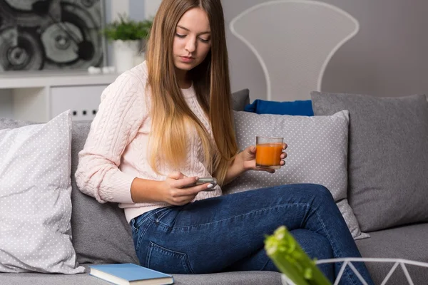 Woman relaxing on sofa — Stock Photo, Image