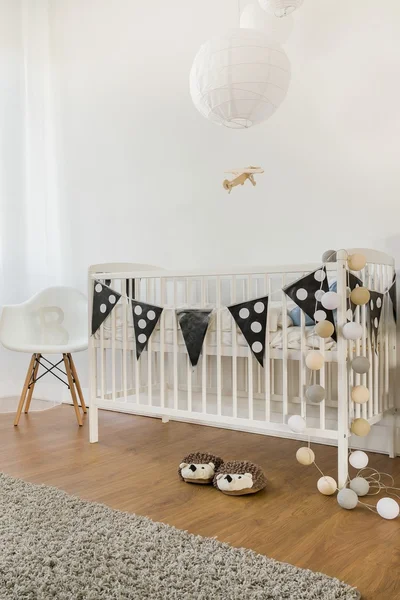 Beyaz Bebek beşiği — Stok fotoğraf