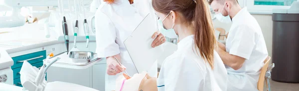 Practice is the most important in dentist's work — Stock Photo, Image