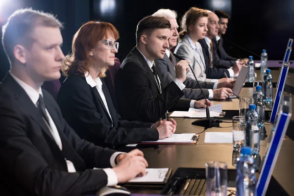 Estamos esperando sus preguntas. ... — Foto de Stock