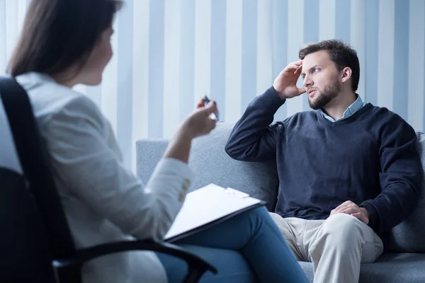 Conversar com o psiquiatra — Fotografia de Stock
