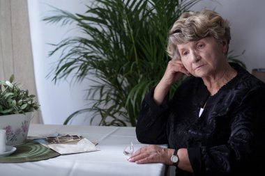 Çok yalnız hissediyorum