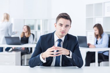 Büyük ve modern corporation