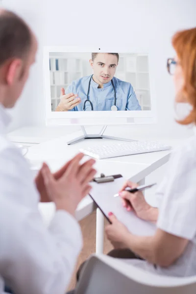 Online rozmowy między ekspertów medycznych — Zdjęcie stockowe
