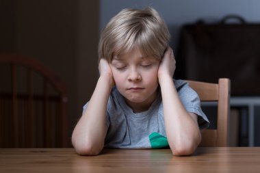 Uykulu küçük çocuk