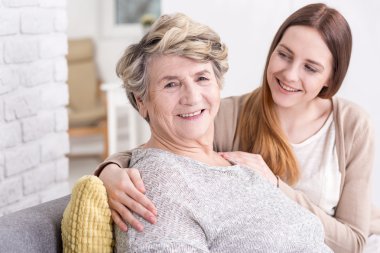 Onun torunu bir ziyaret öder o zaman mutlu olduğunu