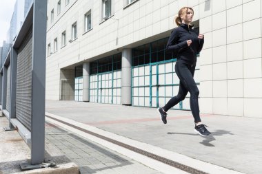 Şehirde kaçak var.