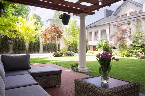 Gemütliche und elegante Terrasse — Stockfoto