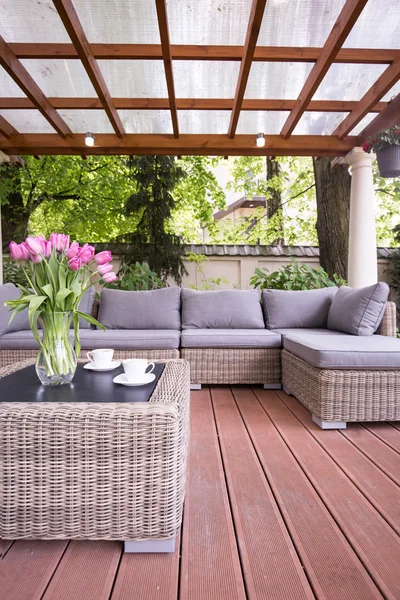 Elegantes muebles en la terraza — Foto de Stock