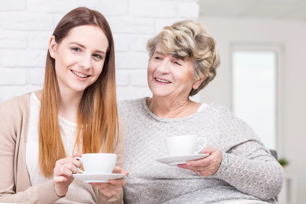 Mia nonna e 'anche la mia migliore amica. — Foto Stock