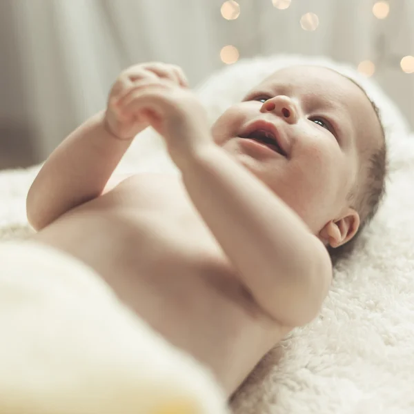आनंदी बाळ एकत्र हात धारण — स्टॉक फोटो, इमेज
