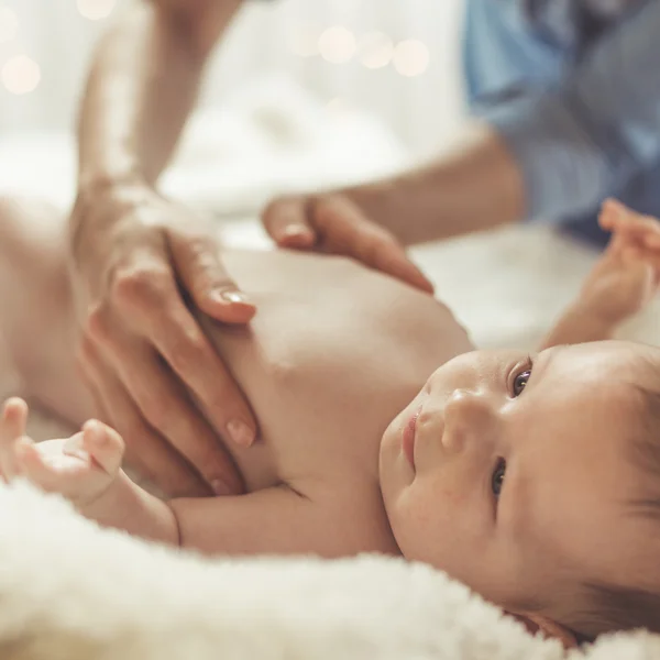 Beslenmesi bebek anne — Stok fotoğraf