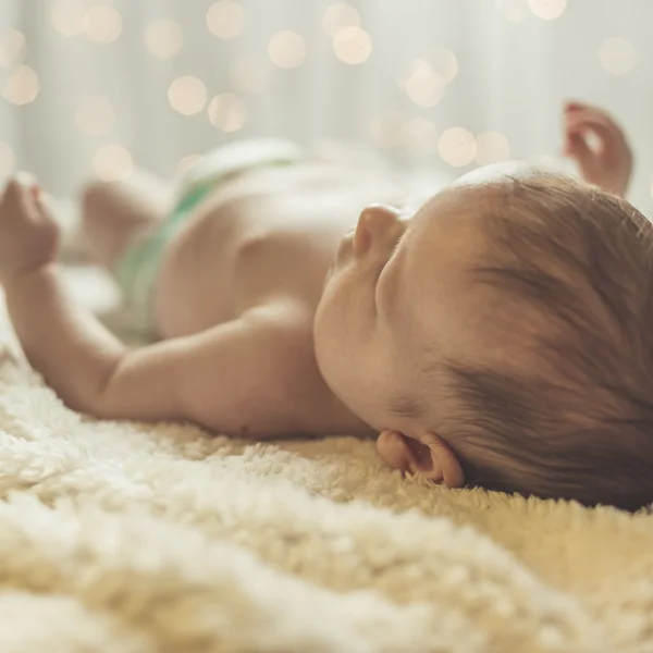 Kleine baby te slapen — Stockfoto