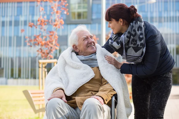 Elderly man and his daughter — Stock Photo, Image