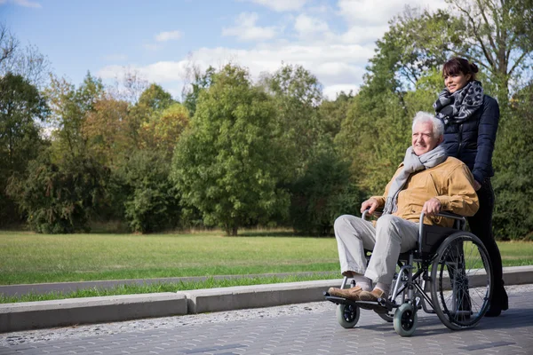 Senior spending leisure time outdoors — Stock Photo, Image