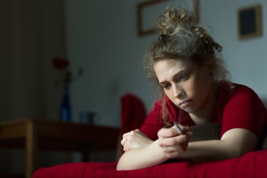 Depresif kadın yalnız yaşayan