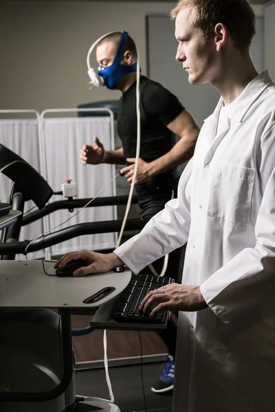 Training under the watchful eye of a medic — Stock Photo, Image