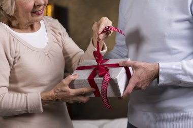 Altın yıldönümleri için özel hediye