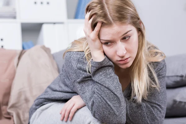 Non è un peccato essere una madre stanca. — Foto Stock