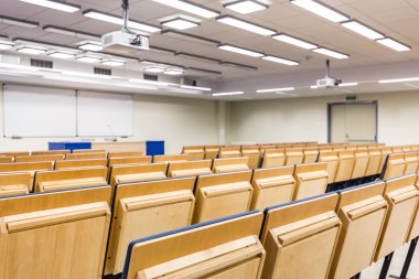 Koltuk ve masaları parlak zihinleri için bekliyor