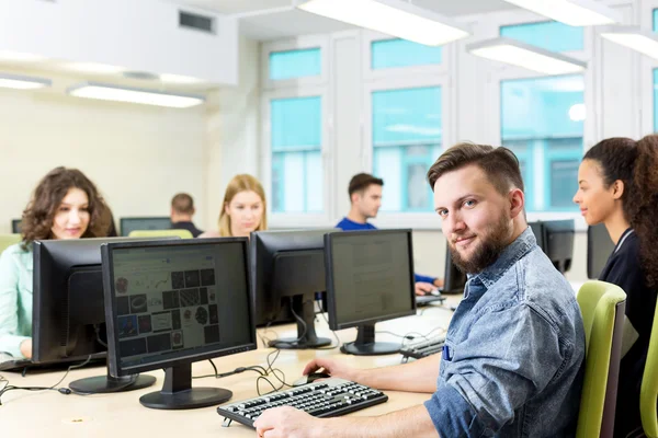 Sono contento di essermi iscritto a questo corso. — Foto Stock