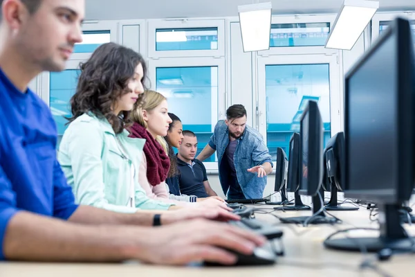 Fokus auf Wissensgewinnung — Stockfoto