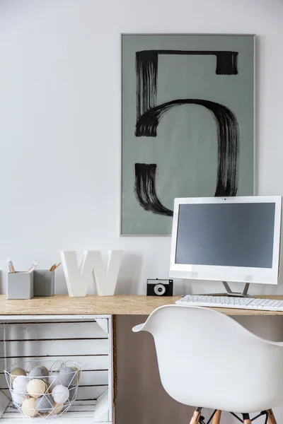 Ny teknik i modern elegant office — Stockfoto