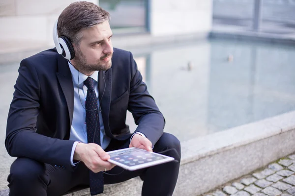 Att lyssna på musiken — Stockfoto