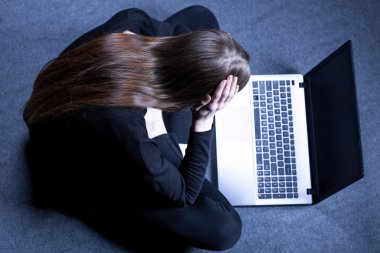 Arkadaşlar internet üzerinden
