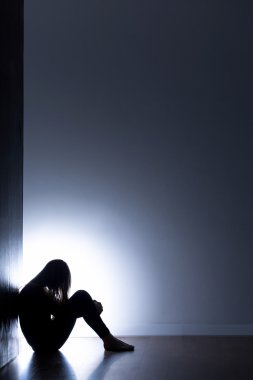 Genç kız ve yalnızlık yaşam