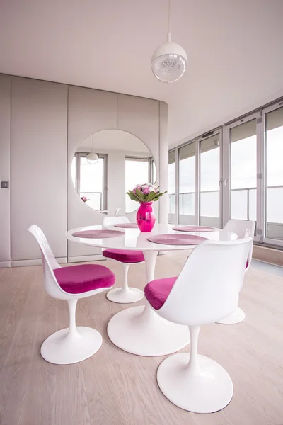 Sala de jantar e decorações rosa — Fotografia de Stock