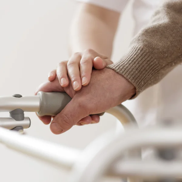 Ondersteuning van gehandicapte man — Stockfoto