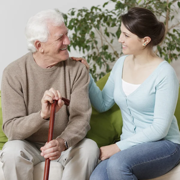 Nieta y su abuelo — Foto de Stock