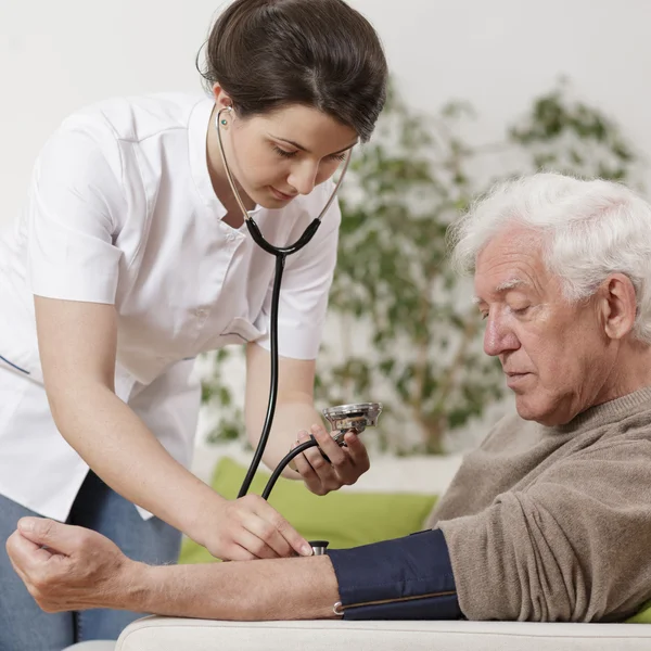 Enkelin und ihr Großvater — Stockfoto