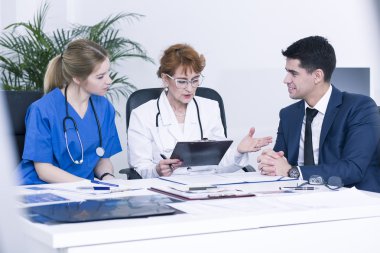 Yeni tedavi yöntemleri tanıtmak gerekir