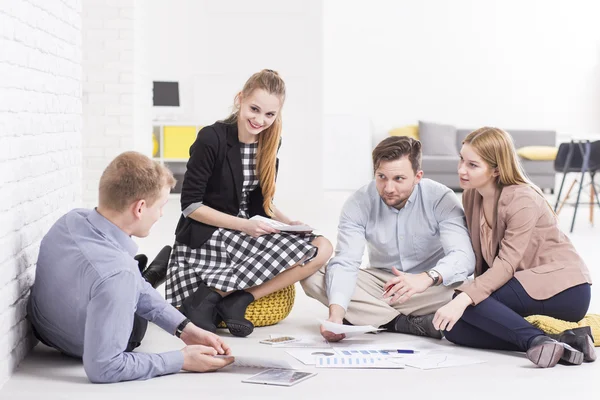 Brainstorming in group of creative people — Stock Photo, Image