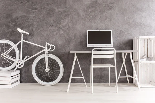 Сучасний домашній офіс в сіро-білому кольорі — стокове фото