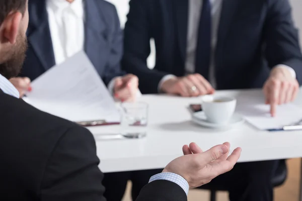 El lenguaje corporal es importante durante la entrevista de trabajo — Foto de Stock