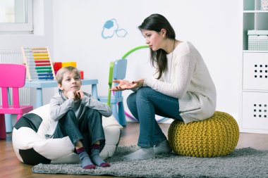 P:psychologist çocuğa ulaşmaya çalışıyorum