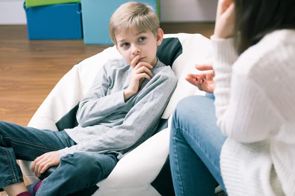 Boy y sesión psicológica — Foto de Stock