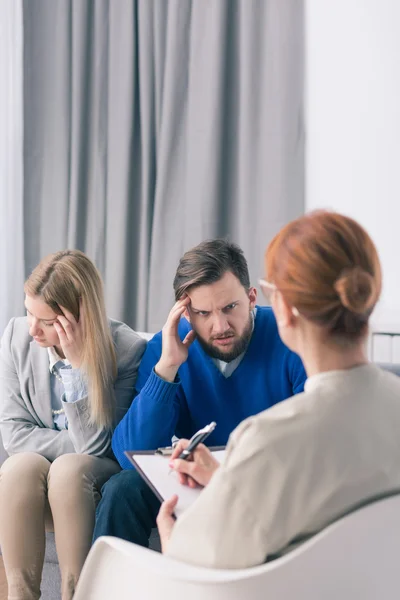 Kampf in der Ehe und wütende Partner — Stockfoto