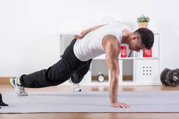 Push-ups on one hand — Stock Photo, Image